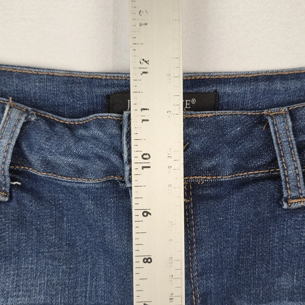 Judy Blue Shorts Womens Size 1XL Distressed Star Patch Medium Wash Cuffed Hem - Picture 10 of 11